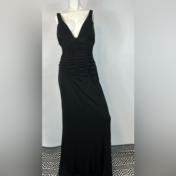 New Maria Bianca Nero Maxi Dress